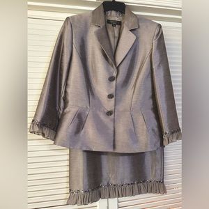 Tahari Luxe Bronze Taupe Size 8 Skirt Suit